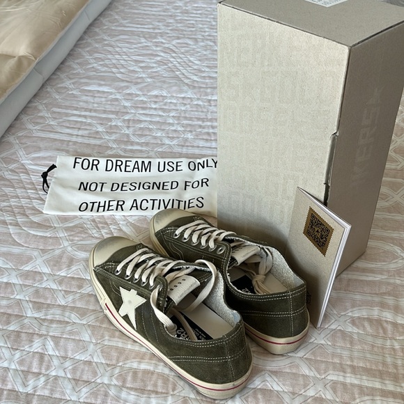 Golden Goose Unisex V Star Suede Sneakers - Picture 7 of 11